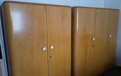 Masívní skříně originál retro