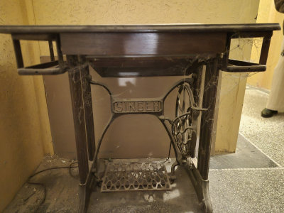 Sici stroj SINGER  - pouze stolek