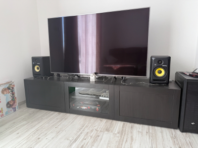 TV stolek IKEA Besta