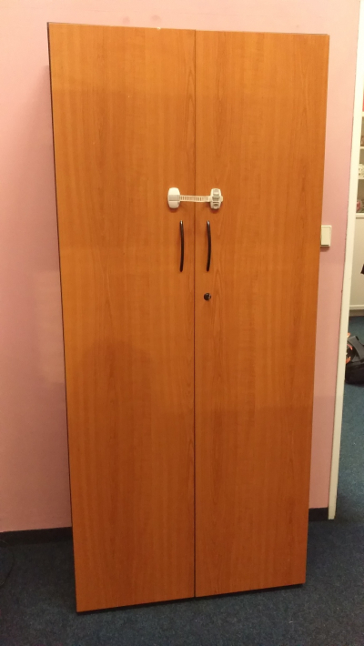 Daruji šatní skříň