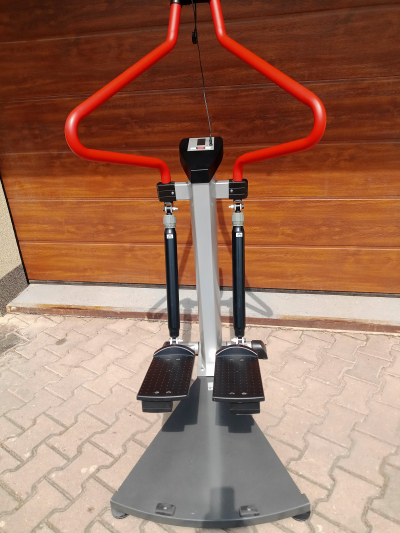 Posilovací stroj stepr