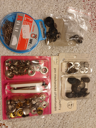 Galanterie: druky, špendlíky