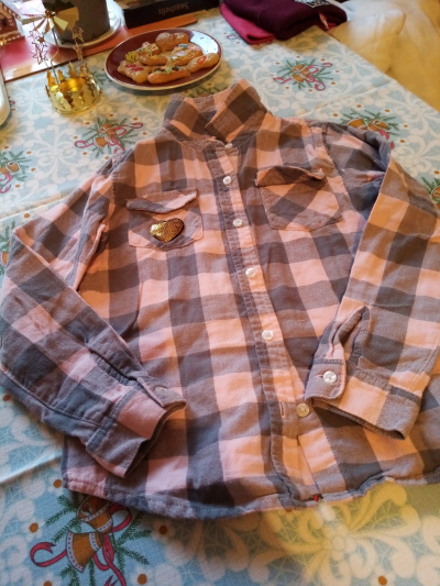 růžovošedá košile asi 4 r