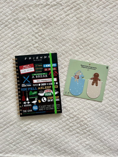 Drobné dárky, nové - zápisník Friends a magnetické záložky