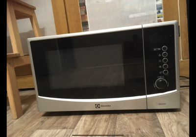 funkční mikrovlnka Electrolux