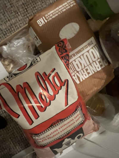 Zdarma potraviny cela bedynka odvoz vlastni stehovani