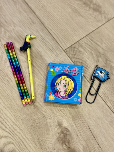 Notýsek, tužky, záložka