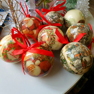 Vánoční dekorace, plastové baňky santa.