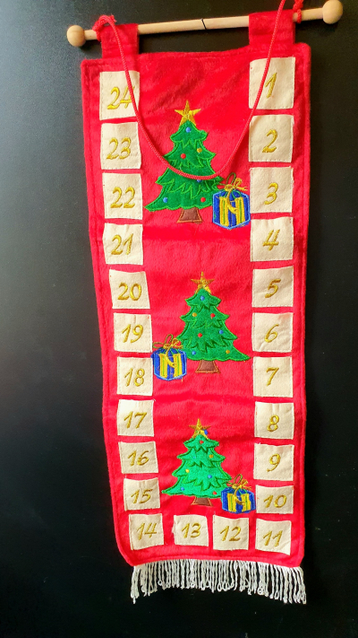 Vánoční dekorace, adventní kalendár.p