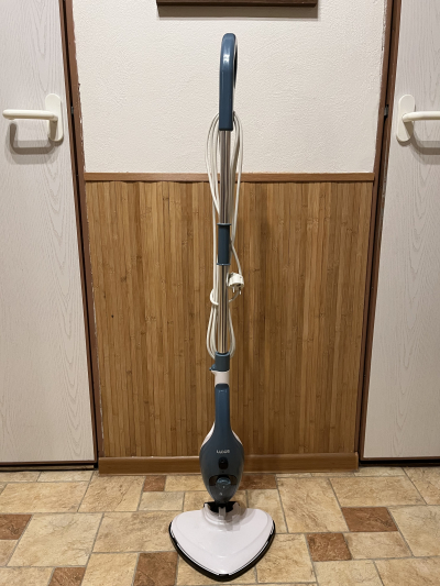 Čistící parní mop na podlahu