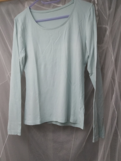 Bledě zelené tričko vel. M