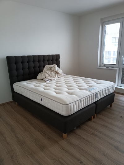 Manželská postel s matrací