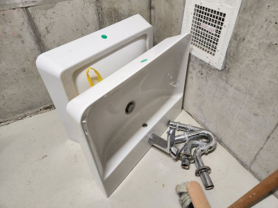 Umyvadlo + umyvadlová baterie (2x)