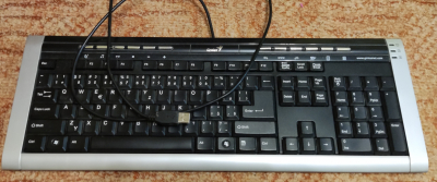 USB klávesnice - starší ale plně funkční