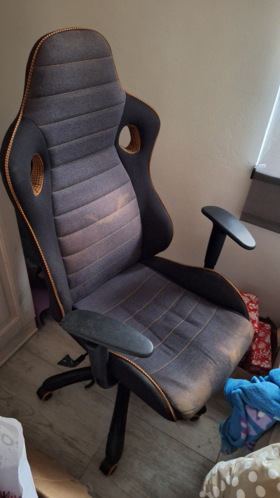 Kolečková židle k PC