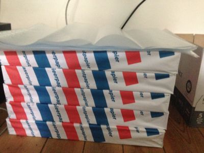 5 balíků bílých papírů A3 + plastové desky A3