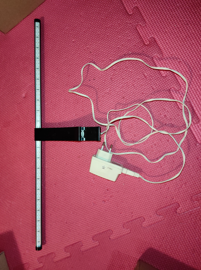 Led lampa, zřejmě na monitor