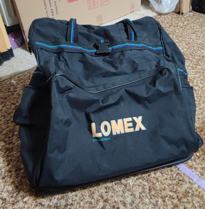 Obří taška na kolečkách