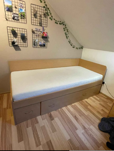Postel - jednolůžko + výsuvné šuplíky + rošt + matrace