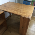 Stůl a polička z masivní borovice