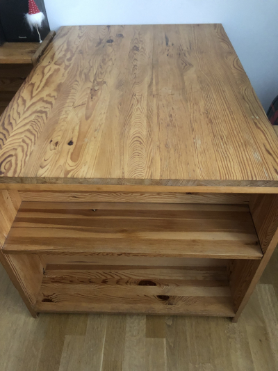 Stůl a polička z masivní borovice