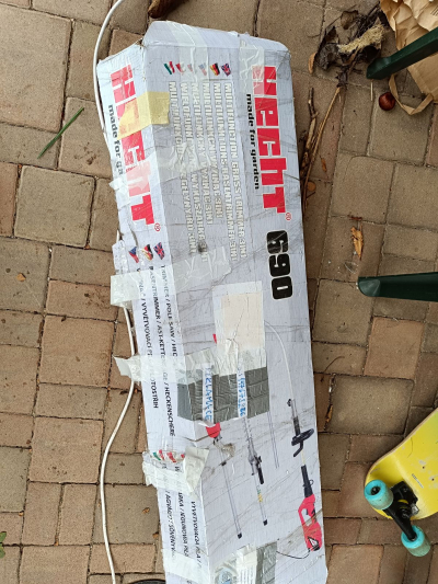 Daruji náhradní nástavce do křovinořezu Hecht