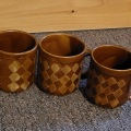 3 hnědé hrnky