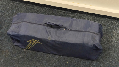 Daruji cestovní postýlku pro nemluvně