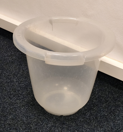 Daruji kyblík na mytí dětí