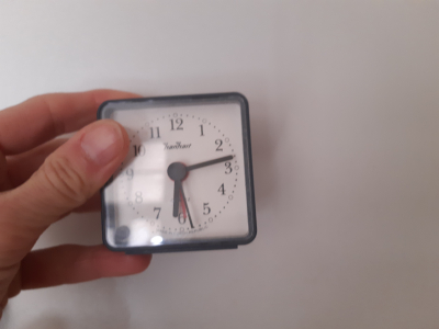 Hodiny, budicek
