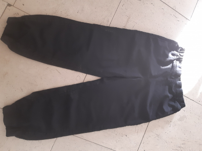 Cerne kalhoty 34