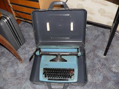 psací stroj kancelářský