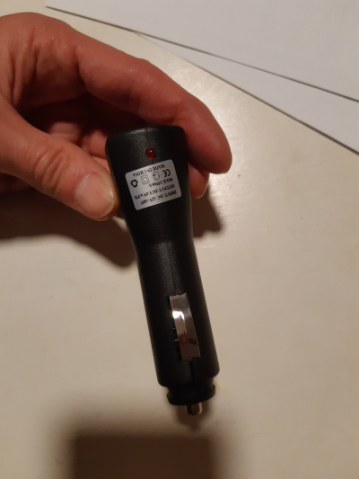 USB nabijecka do zapalovace v aute