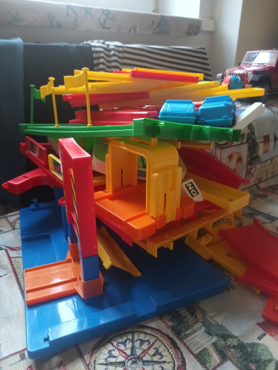 Dětská autodráha a garáž na auta