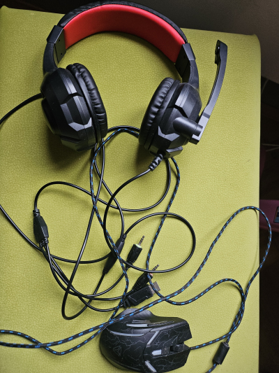 Herní drátová sluchátka a herní drátová myš