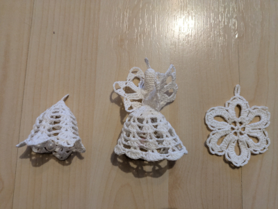 Háčkované vánoční ozdoby