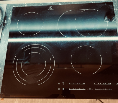 Indukční varná deska funkční