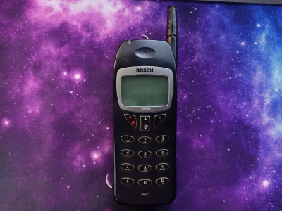 Nabíječku, případně i telefon BOSCH COM řady 50X / 60X / 90X