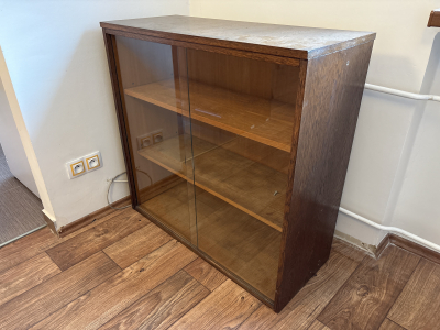 Skrinka masiv + sklo