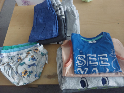 Dětské oblečení, obuv.