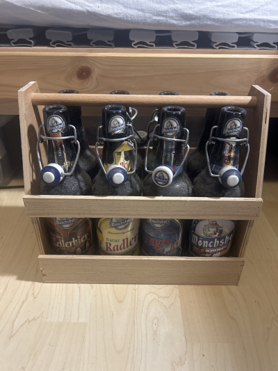 Daruji za odvoz dřevěnou přepravku s lahvemi