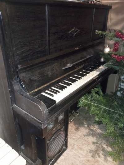 Klavír značky Lutz Brux