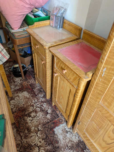 Dřevěné skříně