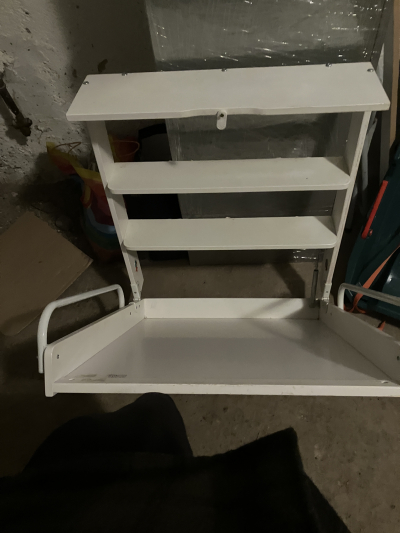 Výklopný přebalovací pult