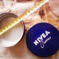 5 čistých plechovek od  Nivea krému,