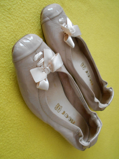 Baleríny lakovky béžové zn. Ziggy 40 vel.