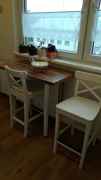 Stolek a dvě židle