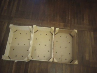 Tři malé bedýnky od mandarinek