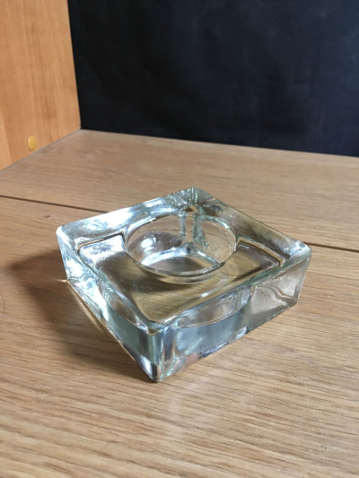 Skleněný svícínek na čajovou svíčku