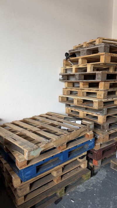 Daruji za odvoz Palety - na topení, nábytek, skladování